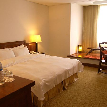 Beautiful Hotel Taipei Синдиен Екстериор снимка