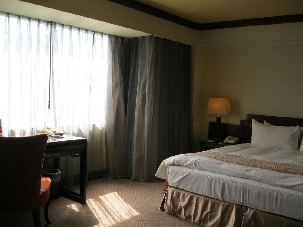 Beautiful Hotel Taipei Синдиен Екстериор снимка