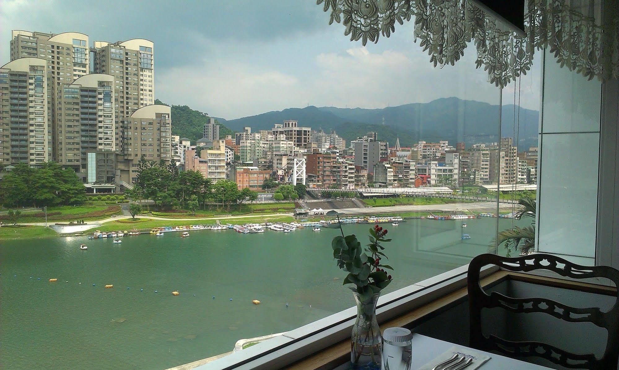 Beautiful Hotel Taipei Синдиен Екстериор снимка